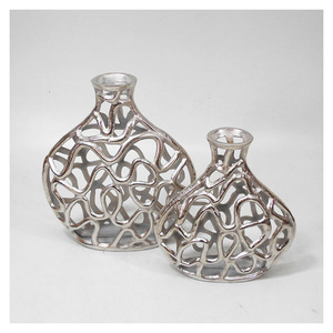 Vase floral de luxe doré d'inspiration vintage Superbe artisanat en métal pour mariage, banquet et style intérieur d'hôtel - Product Image 5