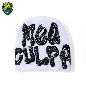 Gorros de calidad superior con logotipo personalizado al por mayor, gorro de calavera cálido para invierno con diamantes de imitación, gorro de punto con gráfico de letras Unisex - Product Image 4