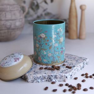 กระป๋องโลหะทรงกลมสีฟ้าพาสเทล รุ่น Kontensan ER0809F ขนาด 0.6 ลิตร 90 x 110 มม. พร้อมฝาโดมลายดอกไม้ สำหรับอุปกรณ์เสริมกาแฟและชา - Product Image 3