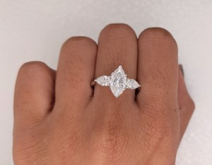 Bague de fiançailles en argent sterling 925 avec moissanite blanche pour femme, sertie de griffes, coupe classique poire brillante, pierre centrale 6x12mm - Product Image 5