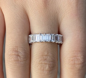 Hermoso corte esmeralda CVD HPHT Lab Grown Diamond Wedding Eternity Band Excelente corte Joyería personalizada Regalo de boda para ella - Product Image 4