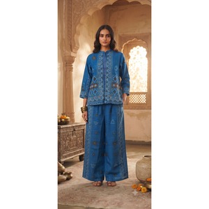 Ensemble court en velours côtelé bleu bohème pour femmes, broderie tendance, tenue assortie en deux pièces, haut décontracté à manches trois quarts, écologique - Product Image 1