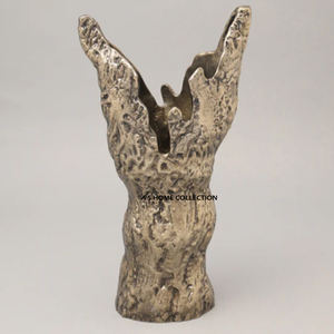 Exclusivo Florero de Metal de Lujo Acabado a Mano, Fabricado en Aluminio con Forma Antigua para Decoración de Interiores de Alta Gama - Product Image 4