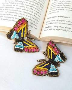 Boucles d'oreilles à perles de la meilleure conception, bijoux de mariage pour les mariées, boucles d'oreilles personnalisées pour les occasions spéciales, à bas prix par HFCRAFTS - Product Image 3