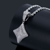 Collier Hip Hop Poker Suit avec pendentif micro-pavé CZ, fabrication directe pour les magasins de mode et les détaillants de streetwear urbain