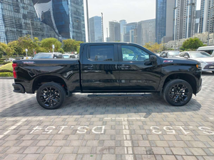 Chevrolet Silverado V8 GCC 2022 d'occasion, transmission intégrale, sièges en cuir, régulateur de vitesse adaptatif, conduite à gauche - Product Image 5