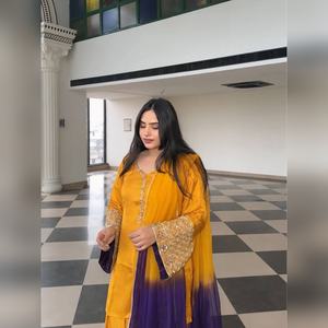 Ensemble salwar kameez en coton élite avec haut et bas ornés de broderies lourdes et dupatta assorti pour les sorties décontractées, vente en gros - Product Image 4