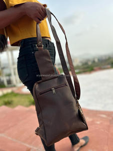 Nuevo estilo hecho a mano de grano completo de cuero Crunch estilo Vintage Unisex Sling Chest Made Unique Triangle Messenger Utility Cross Bags - Product Image 5