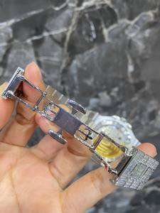 นาฬิกาข้อมือหรูหรา Miyota ประดับเพชรโมอิสซาไนต์ทรงบาแก็ตต์ ระดับ VVS ตัวเรือนสแตนเลสสตีลทรงสี่เหลี่ยม ขนาด 40 มม. ระบบอนาล็อก แสดงวันที่อัตโนมัติ สำหรับทั้งชายและหญิง - Product Image 6