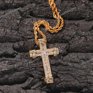 Pendentif Croix Hip Hop Unique Entièrement Sertie en Argent Sterling avec Moissanite VVS, Sertissage Canal, Attrayante sous Tous Angles, Pour Hommes et Femmes, Idéale pour les Fêtes - Product Image 6