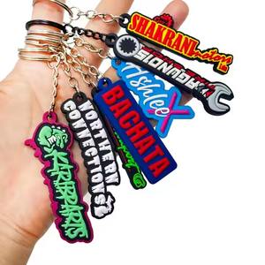 Porte-clés en PVC personnalisé de haute qualité et durable avec design en caoutchouc gaufré, certifié CE, pour la personnalisation et les cadeaux promotionnels - Product Image 2