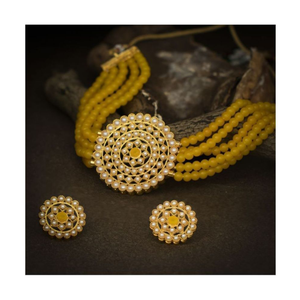 Collier ras du cou élégant en perles jaunes pour les soirées - Product Image 2
