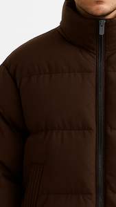 Chaqueta Acolchada de Alta Calidad Personalizada para Hombre, Servicio OEM, con Capucha, Cierre de Cremallera Frontal con Logotipo, Transpirable y Ecológica - Product Image 4