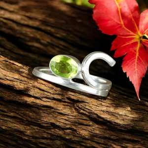 Bague en péridot faite à la main, argent sterling 925, pierre précieuse ovale, bijoux, cadeau de naissance d'août pour femmes - Product Image 2