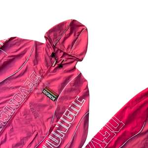 Ensemble survêtement homme avec cordon élastique réglable, pantalon et sweat-shirt en tissu parachute, logo brodé personnalisé - Product Image 5