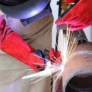 Guantes de trabajo de seguridad personalizados de alta calidad Guantes de cuero de vaca reforzados con palma Guantes de soldadura resistentes al calor reforzados - Product Image 6