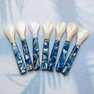 Vente en gros de cuillère en coquillage naturel pour accessoires de table - Product Image 4