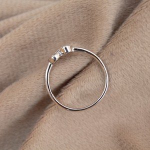 Anillo fino ligero minimalista de Plata de Ley 925 con Zirconia cúbica CZ para compromiso de mujer boda o aniversario - Product Image 3