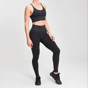 Gym Fitness Yoga Wear Sujetador de etiqueta privada y pantalones de mujer con logotipo y diseño personalizados hechos de material de nylon Spandex - Product Image 4