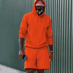 Conjunto de pantalones cortos deportivos con capucha de dos piezas para hombre - Product Image 1