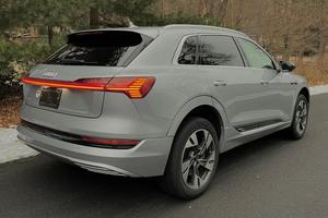 Auto Usado Confiable, Audi e-tron Premium Plus 2021, Doble Motor, Tracción en las Cuatro Ruedas - Product Image 3