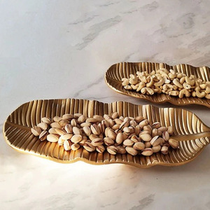 Bandeja de servicio de diseño vintage Harmony de hoja y metal para el hogar o ocasiones especiales Platos de gres - Product Image 2