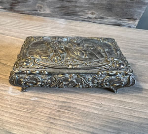 Boîte à bijoux en métal gaufré en forme de coeur avec design floral-Petite boîte-cadeau décorative de bibelot en gros - Product Image 6