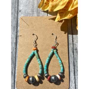 Boucles d'oreilles pendantes Navajo faites à la main en argent sterling et pierres multicolores avec perles - Product Image 1