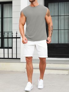 Camiseta sin mangas ligera estilo streetwear con estampado personalizado, antiarrugas, diseñada con más espacio alrededor del pecho y de las brazos. - Product Image 3