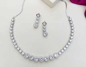 Alta calidad OM Fashion Studio Classic Light Crystal Stone 925 Sterling Silver Compromiso Boda Colgante de piedra natural - Product Image 1