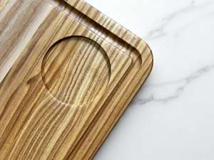 Planche à découper et à servir en bois massif avec des bords arrondis lisses, conçue pour la cuisine à domicile, le restaurant, le buffet et la restauration - Product Image 2