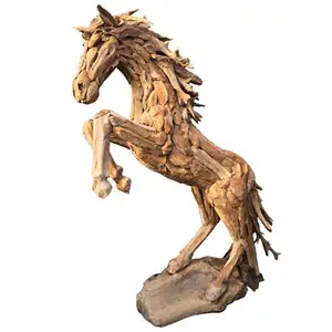 柚木根材料制成的真人大小的马雕像