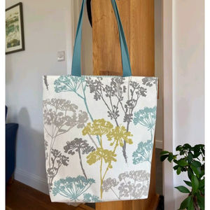 Bolsa de Mano Moderna con Estampado Botánico en Verde Azulado con Detalles en Amarillo y Gris, Diseñada para un Uso Diario Elegante - Product Image 1