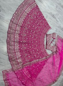 Robe traditionnelle slim à sequins Lehenga Choli Dupatta pour les fêtes de mariage tenue Bollywood pour la mariée pakistanaise - Product Image 4