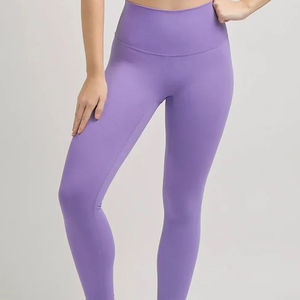 Vêtements de yoga confortables grande taille pour femmes Ensemble de leggings et de soutien-gorge 2 pièces avec design personnalisé Extensible dans les quatre sens et respirant - Product Image 3