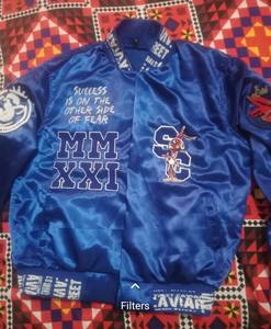 Chaqueta universitaria para hombre al por mayor, chaqueta de béisbol deportiva de lona holgada bordada con logotipo personalizado y logotipo de posición frontal - Product Image 1