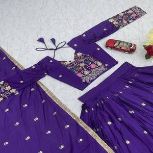 Ensemble Chinon Lehenga Choli entièrement cousu avec fil et broderie séquentielle Micro coton intérieur et brodé Dupatta - Product Image 4