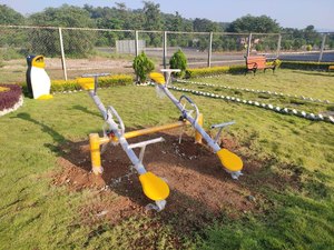 Sierra basculante para niños de calidad superior 2025 para uso en exteriores en jardines de exportador indio a precio competitivo - Product Image 5