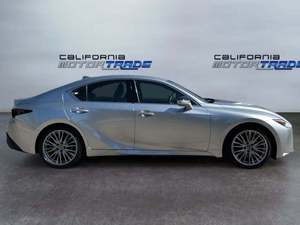 Voitures Lexus IS 300 4 portes berline d'occasion, modèle 2022, à vendre - Product Image 5