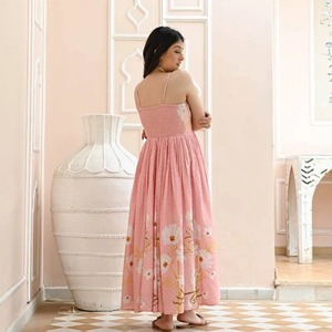 Vestido largo Floral con estampado de algodón hecho a mano indio, ropa de fiesta para mujer con estilo, regalo de novia personalizado, logotipo frontal, vestido dulce en oferta - Product Image 4