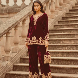 Nuevo Conjunto de Salwar Kameez Étnico de Diseño para Fiesta, Top de Terciopelo de Viscosa Pesada, Dupatta con Bordado Elaborado, Conjunto de Kurti y Pantalón de Secado Rápido - Product Image 1