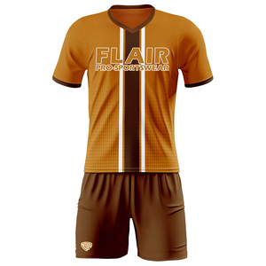 Kits de football rétro conçus sur mesure Uniformes de maillot de football pour enfants de haute qualité pour hommes - Product Image 2