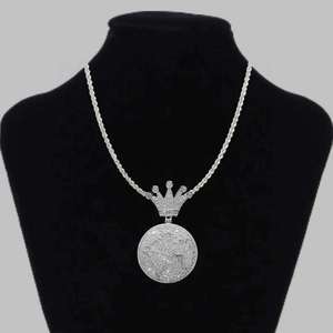 Elegante colgante de diamante de moissanita estándar con forma única y ajuste suave, perfecto para fiestas y regalos de aniversario de la India - Product Image 1