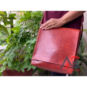 New Unique Designer Genuine Leather Handbag Stylish and High Quality Hot Selling <b>Bag</b> Real Leather Women's Sling <b>Bags</b> - Product Image 1