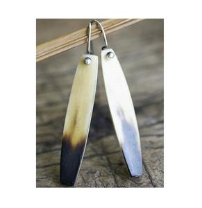 Pendientes de cuerno tallados para mujeres minimalistas que aman la moda simple natural y ligera con influencias - Product Image 1