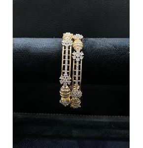 Hermosas Pulseras de Dos Piezas de Latón Chapado en Oro de Primera Calidad con Circonitas, Diseño Moderno, Colección para Bodas y Fiestas, para Mujeres y Niñas - Product Image 2