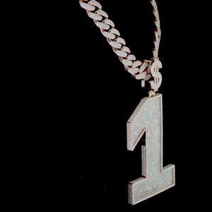 Pendentif numéro un serti de diamants de qualité supérieure VVS avec chaîne cubaine, style pavé, bijoux de luxe tendance - Product Image 2