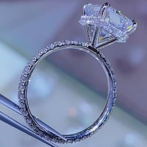 Anillo de compromiso de plata de ley moissanita, anillo de ajuste pavimentado para mujer, regalo de boda para ella, regalo de corte radiante de Halo para ella - Product Image 4