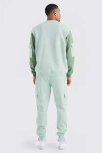 ชุดเซ็ตเสื้อสเวตเชิ้ตคอกลมและกางเกงคาร์โก้ ผ้าคอตตอน 100% หนานุ่ม ระบายอากาศได้ดี แห้งเร็ว ทรงโอเวอร์ไซส์ สกรีนโลโก้ได้ตามต้องการ สำหรับทุกเพศ เหมาะสำหรับฤดูหนาว - Product Image 2