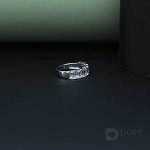 Anillo de diamante Esmeralda con oro fino de 18kt con diferentes diseños para tu regalo de San Valentín - Product Image 5
